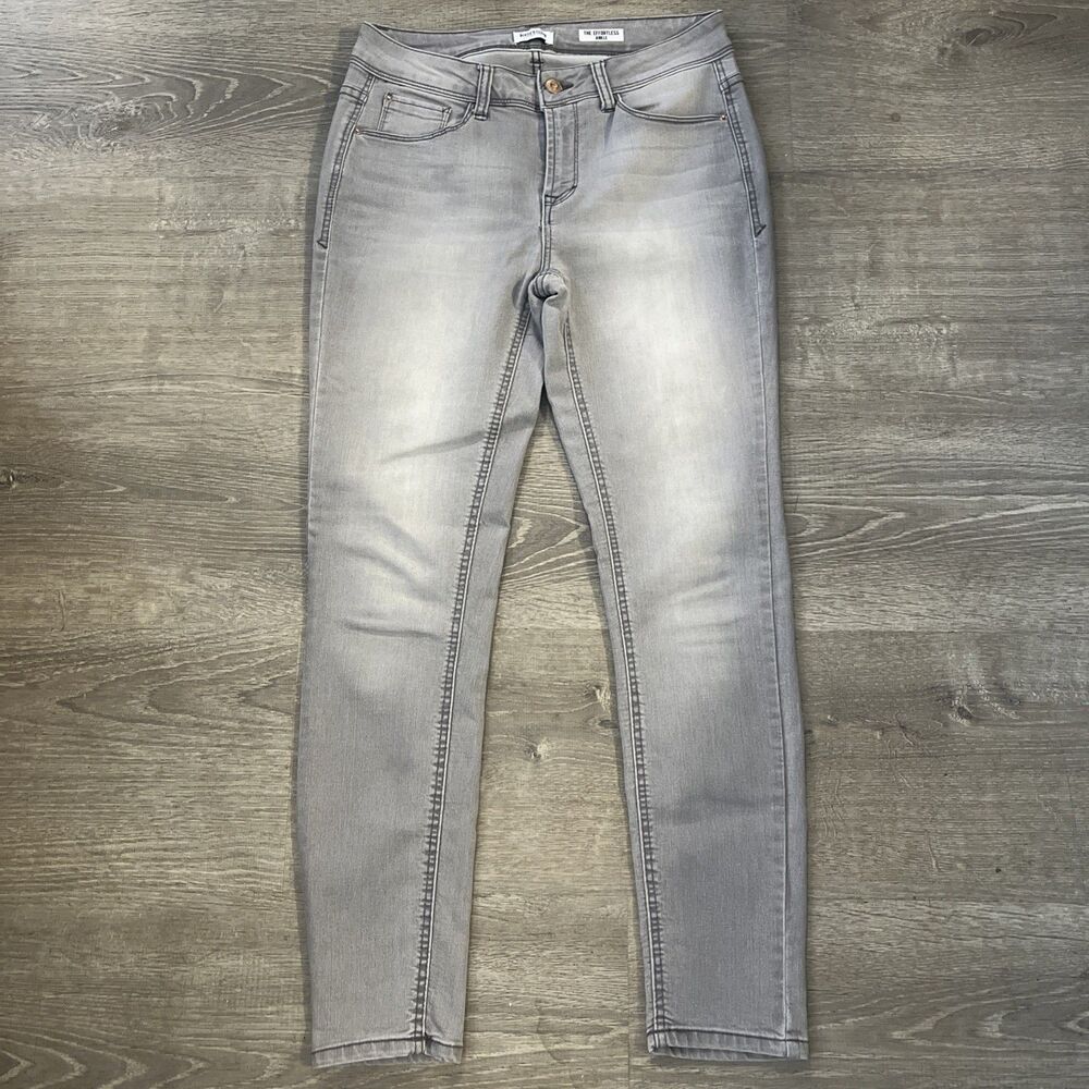 Kensie Jeans Women’s Size 4/27  The Effortless Ankle Gray Stone Wash